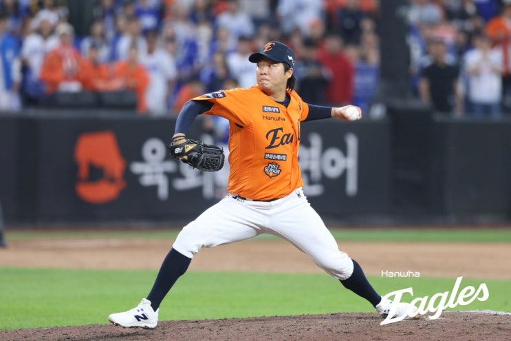 플레이오프 <b>한화</b> 1승…무너진 <b>김서현</b>, 162 문동주가 답