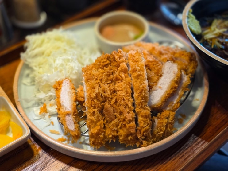  홍대 혼밥 맛집 카츠업 홍대점 등심카츠 김치나베 후기