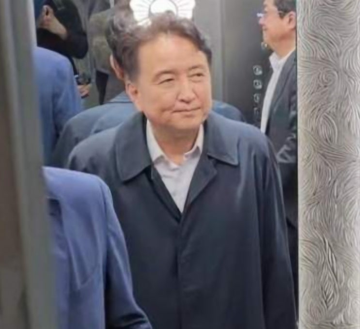 [속보]"<b>김영환</b> 충북지사, <b>돈봉투 수수 의혹</b>으로 경찰 소환...... 