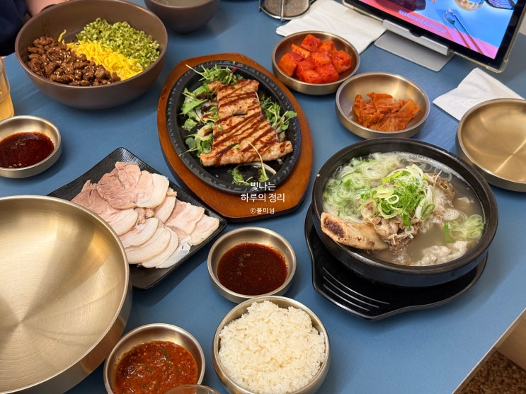 신논현역 한식 맛집 효은옥에서 갈비탕과 소보로덮밥