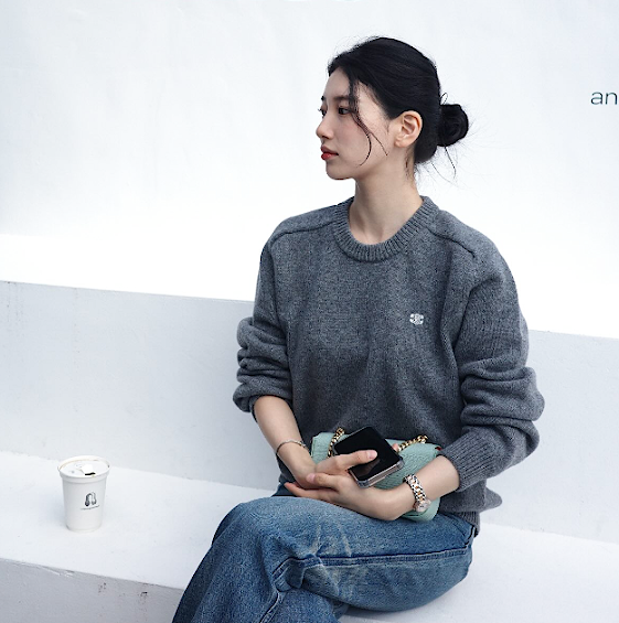  수지 미니멀 가을 OOTD 니트 & 미니백 어떤거?