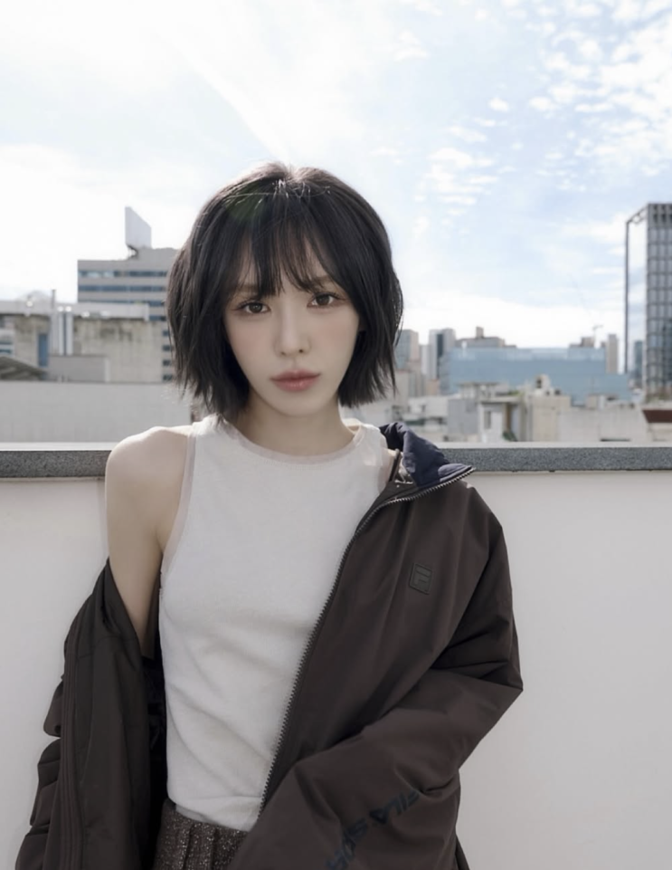  [셀럽 패션] 웬디 인스타 패션 옥상에서 빛나는 하늘 감성룩