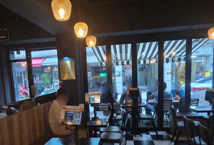  성수 수제버거와 시나몬 쉐이크 맛집은 바로 여기 | 바스버거 성수점