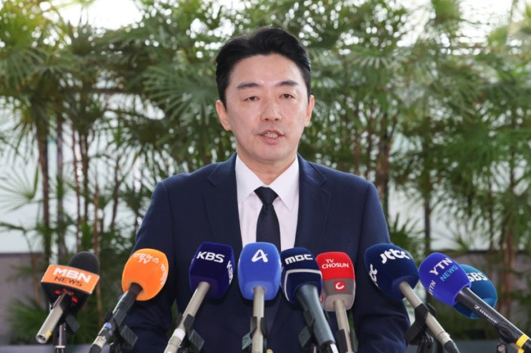 <b>강훈식</b> 비서실장 프로필 및... 특사로 79조 <b>K-방산</b> 수주 <b>유럽</b> 출국