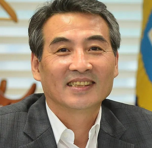 미공개 정보 <b>거래</b> 의혹, <b>민중기</b> 특검의 해명과 <b>논란</b>
