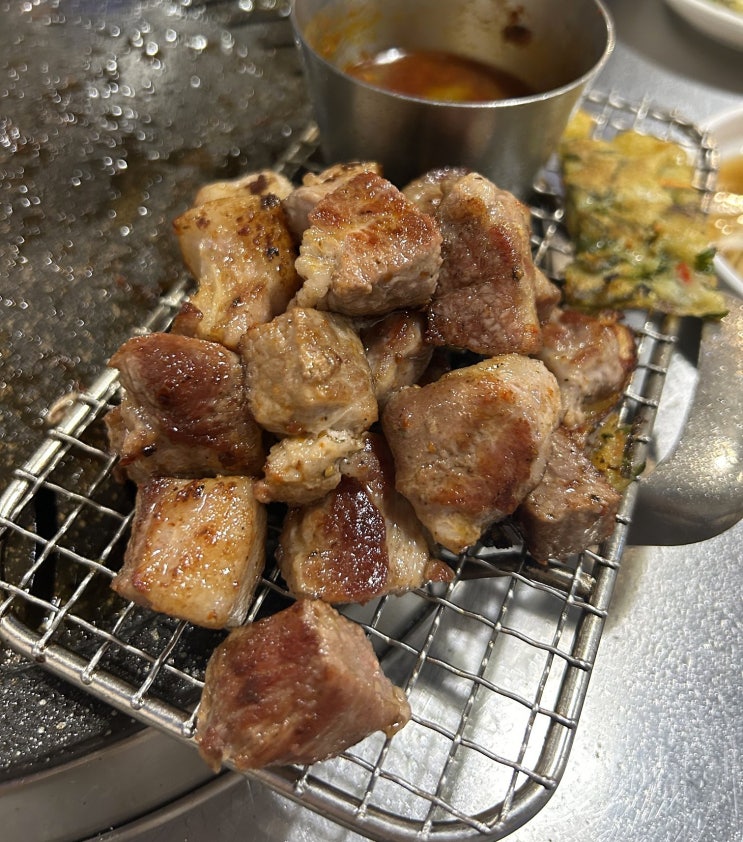   [통영 복돼지연탄구이] 진짜 연탄불에 구운 스테이크급 목살파는 통영고깃집