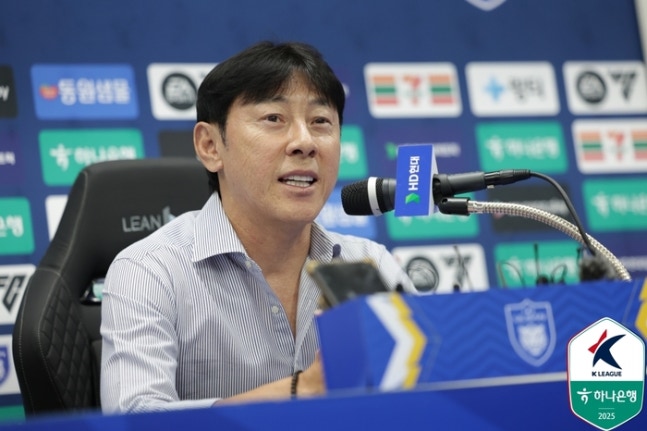  울산HD, <b>이청용</b> 골프 세리머니 논란…<b>법적 대응</b> 검토는... 