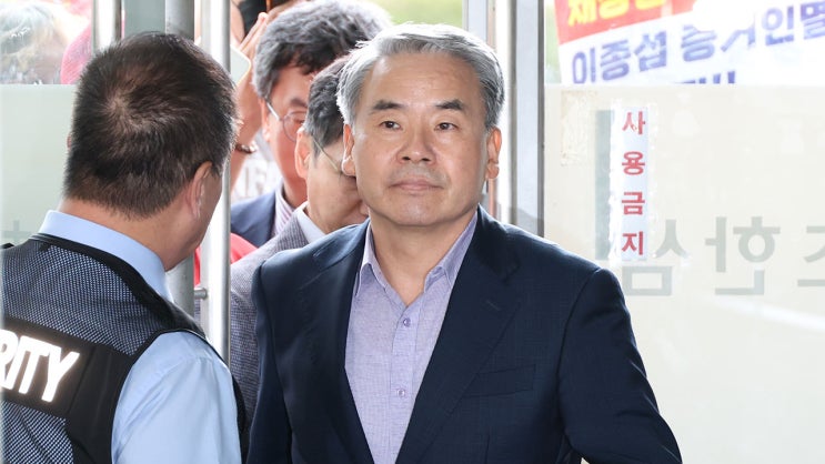 해병특검 수사외압, <b>이종섭</b> 등 5명 <b>구속영장 청구</b>, 기록 보전... 