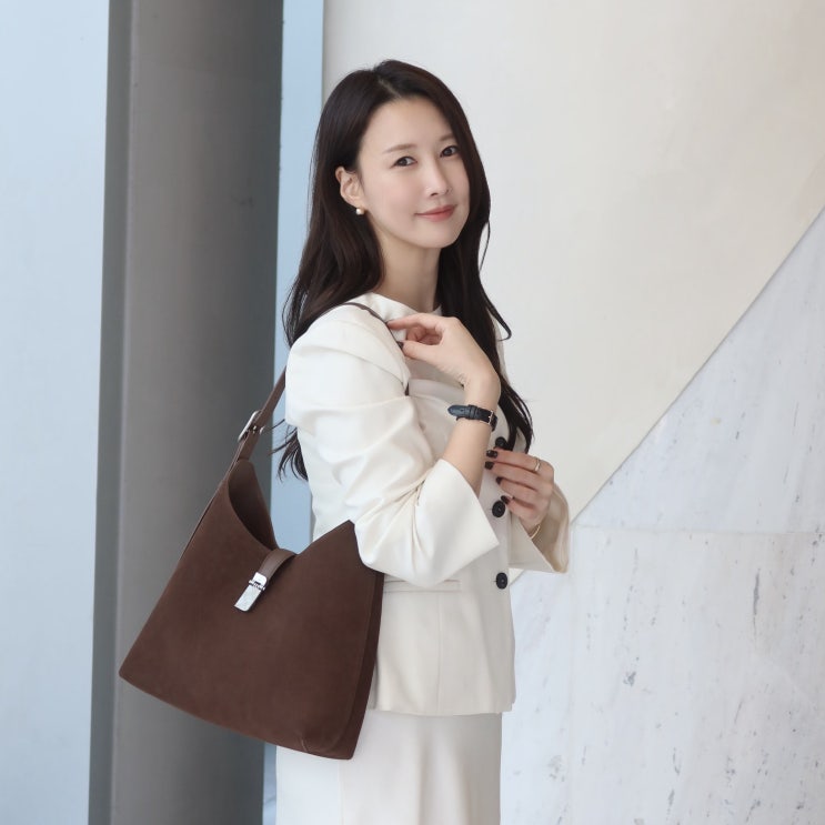  가을엔 스웨이드 가방, 여성 데일리백 추천하는 닥스 클라백