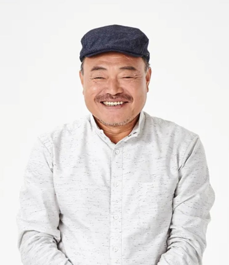 <b>김흥국</b>,정치활동 중단선언?!... 국민 웃음 담당' 본업 <b>복귀</b>