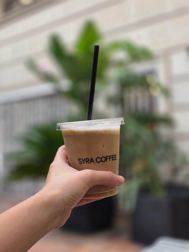  바르셀로나 카페 추천 H&M Syra coffee에서 아이스라떼, Villa 베이커리에서 아침 픽업!