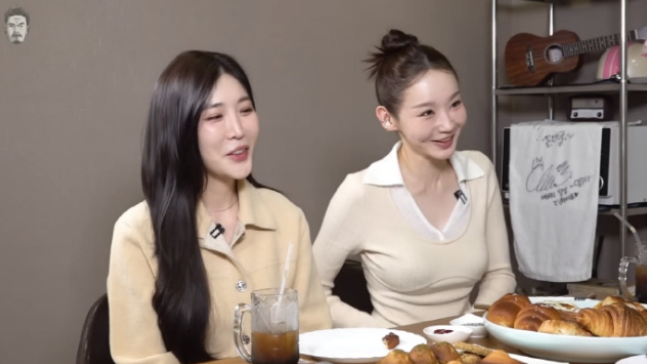   “스님들 앞에서 ‘바람 피지 마’라니!” 다비치, 레전드 행사 썰 공개 (‘꼰대희’) 