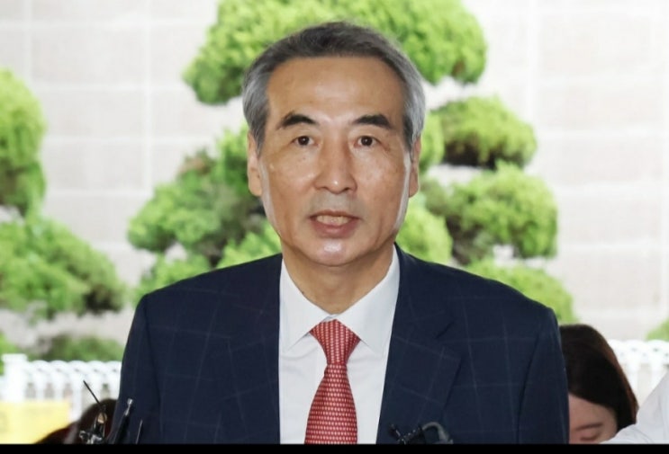 [속보] <b>민중기</b> 특검 “<b>주식</b> 거래 <b>논란</b> 죄송…위법사항은... 