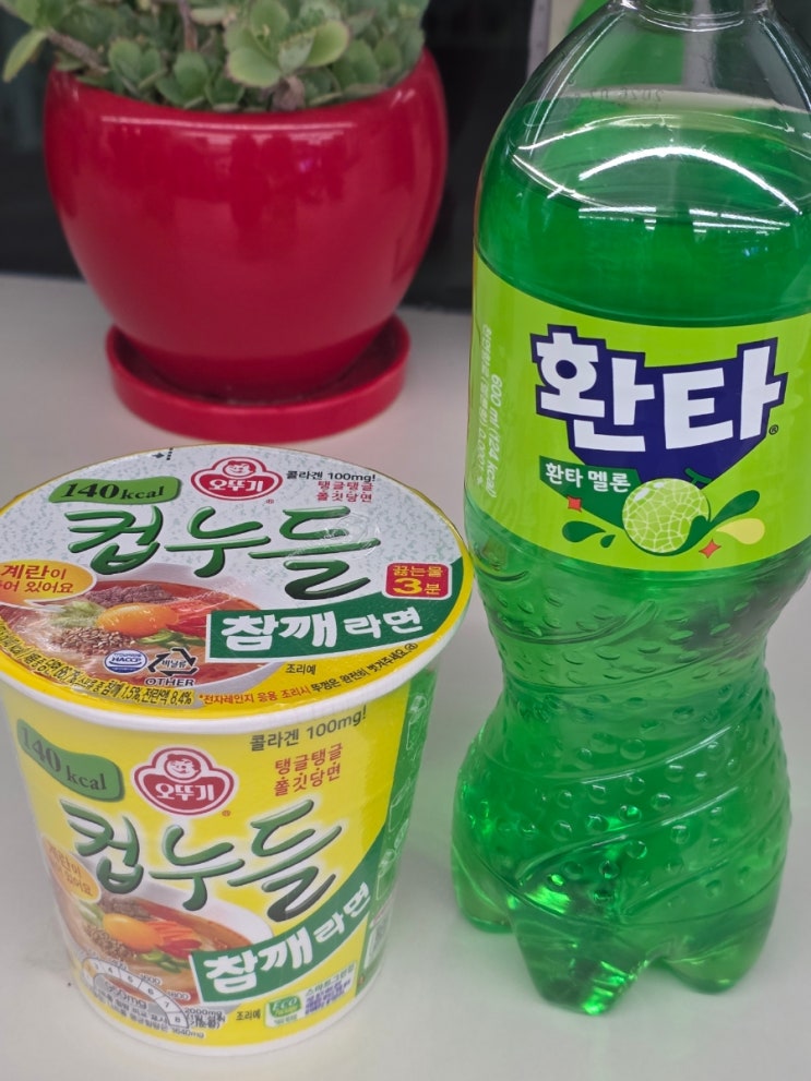  [Cu] 출출할 때 칼로리 걱정 없는 컵 누들 참깨 라면 & 멜론 소다 느낌 환타 멜론