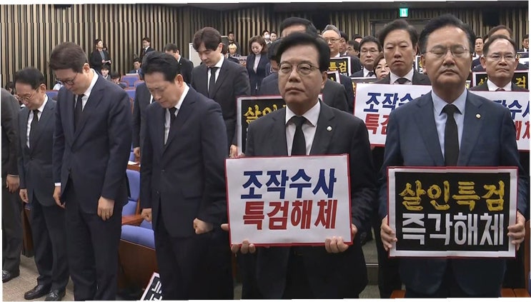 <b>민중기 특검</b>, <b>주식</b> 거래 <b>논란</b>에 고개 숙이다: '위법은 없었다' 강조