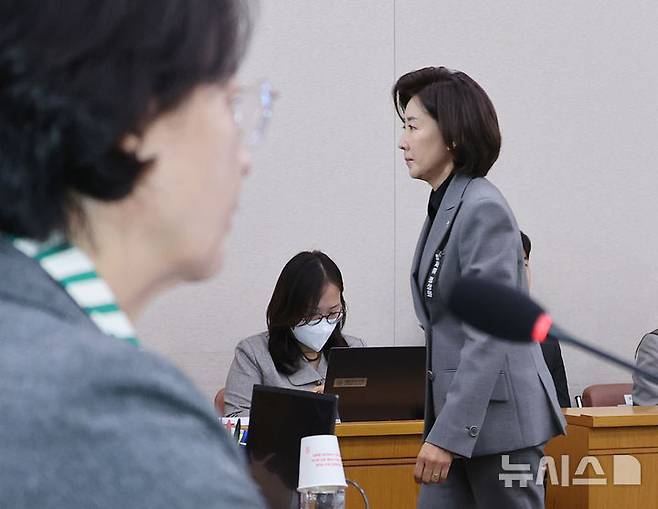 나경원, 배우자 <b>국감 출석</b>에 "질의 않고 이석하겠다" ? 이런... 