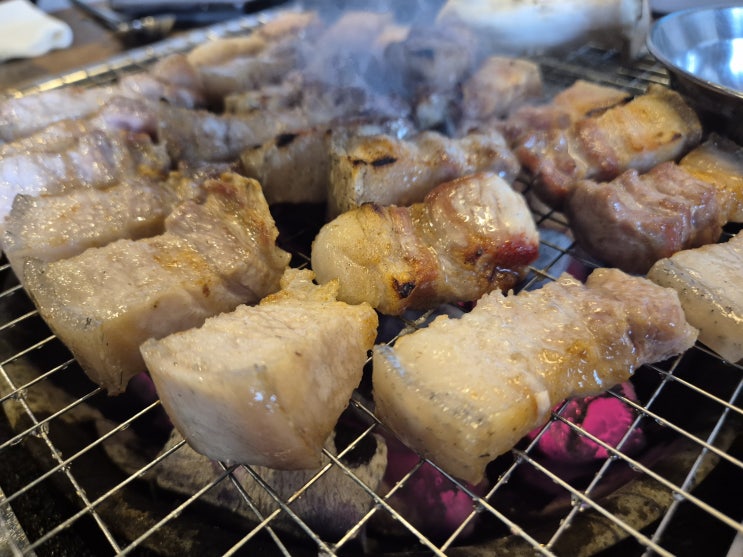  명동 고기맛집 육통령 명동본점 오미자숙성 흑돼지오겹살 후기