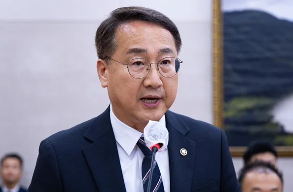 <b>김인호</b> 산림청장, ‘셀프 추천’ <b>논란</b>…이재명 ·<b>김현지</b>... 