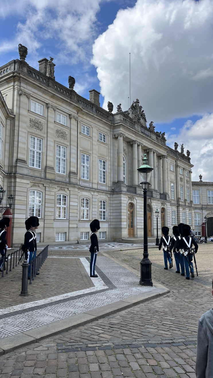  코펜하겐 여행 2일차 Amalienborg 아말리엔보르 성 근위병 교대식