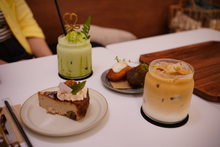  [오목교 카페] 카페히든 - 치즈케익, 말차라떼 반려동물 동반 카페