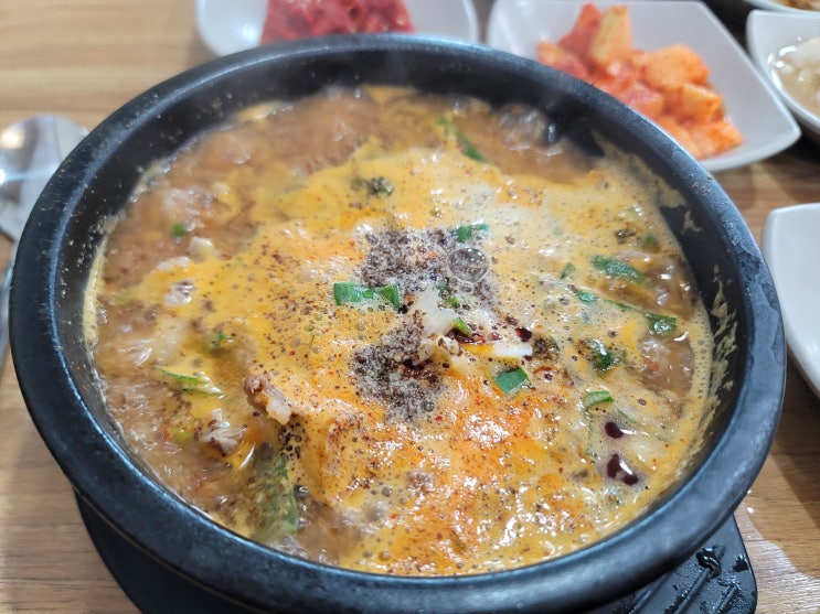  강원도 속초시 청호동 순대 명소 아바이벽화마을 아바이순대, 오징어순대, 순대국밥 단천식당