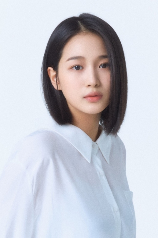 <b>한가을</b>, <b>원빈 조카</b>로 밝혀져...조용히 데뷔한 ‘3촌 연예인’ 화제