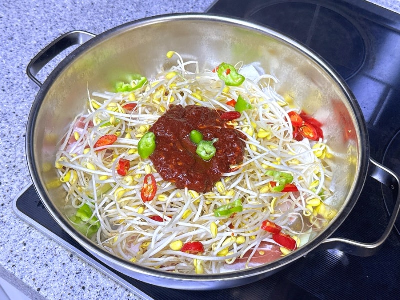콩나물불고기 레시피 매콤 콩불 양념 만들기 냉동삼겹살 콩나물 요리