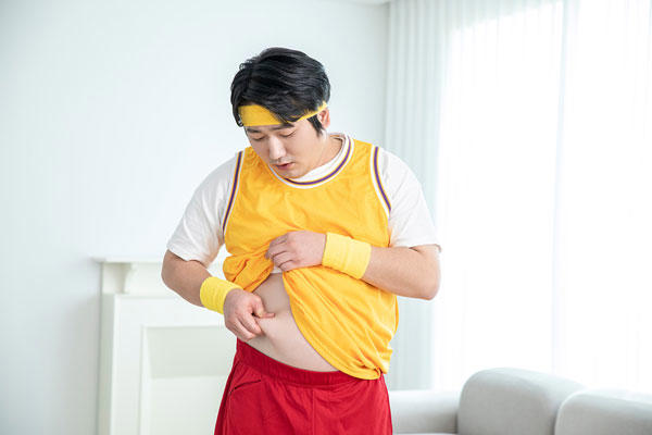 운동해도 뱃살 안 빠지는 사람, 肝이 문제라고? ‘이 방법’으로 극복 가능