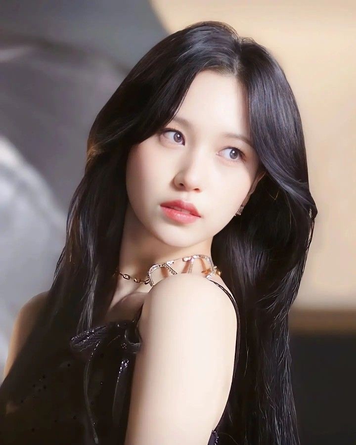 TWICE Mina's Reversal Charm Makeup: Captivating & Elegant