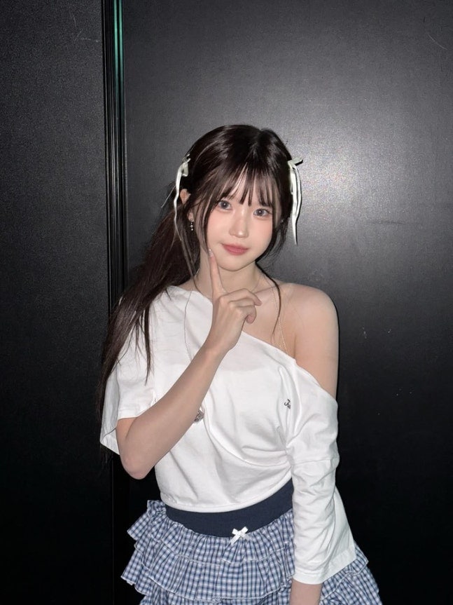 이게 사람이야, 인형이야? 프로미스나인 송하영, 어깨 드러낸 '순백의 여신' 자태 (KGMA 출격!)
