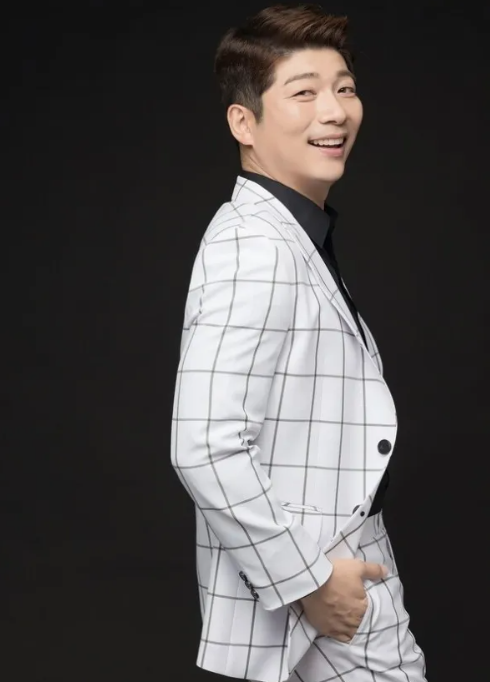 “7시간 버틴 동생, 정말 대견해”… 김재욱 여동생 3번째 암 수술 소식에 눈물