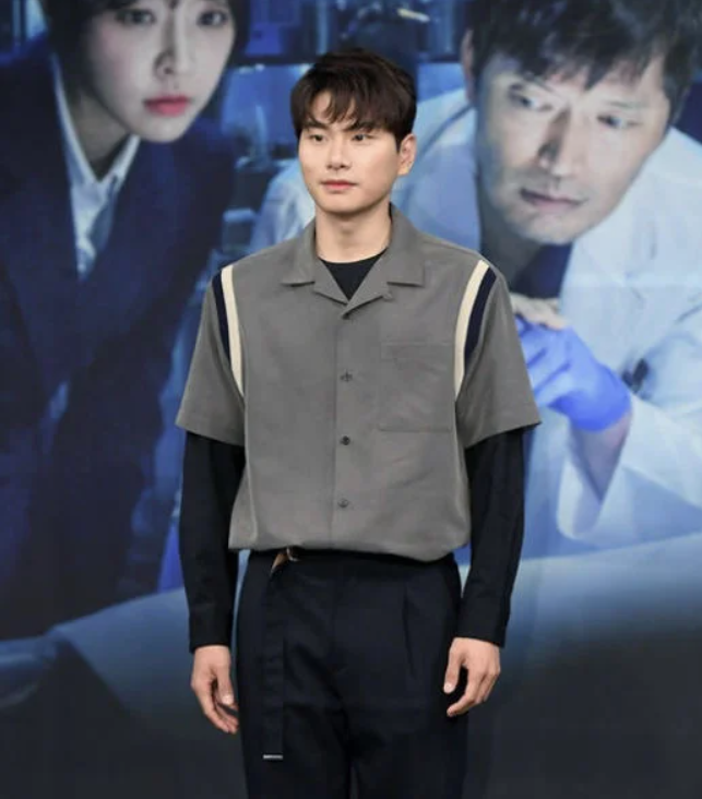 <b>이이경</b> 사생활 논란 진실공방... 재등판에 소속사 <b>강경 대응</b> 예고