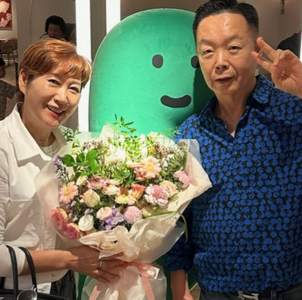   김학래, 故 전유성 떠나보낸 지 한 달… “가족과 함께 행복한 생일 보냈어유~”