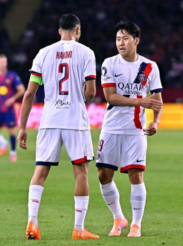 <b>PSG</b>는 유럽 빅클럽 러브콜... <b>재계약</b> 원한다는데…<b>이강인</b>... 