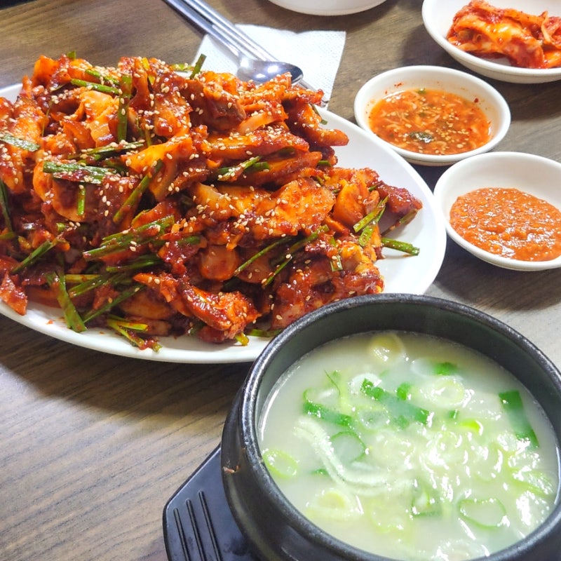 용인 중앙시장 맛집으로 요즘 뜨는 광주순대 족발무침