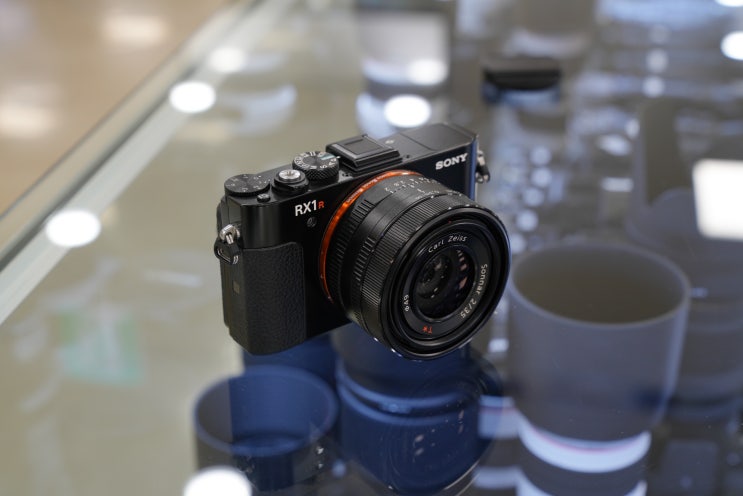  중고카메라 매장 찾는다면, 소니 RX1R2가 정답이었네