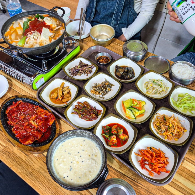  제천 배론성지 맛집 얼큰한 두부전골 사또가든 후기