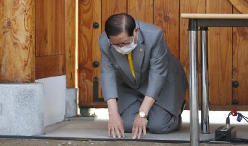   "신천지 이만희, 코로나 표창장 수여" 충격적 결정에 여론 '뒷목'
