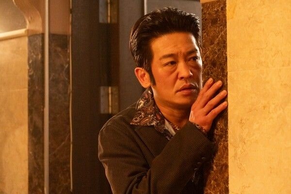 ✨ '빌런 전문' 허성태의 색다른 변신! 액션 코미디 영화 '정보원' 12월 3일 개봉 확정! 왕년의....