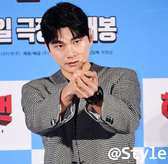 <b>이이경 사생활 루머</b> 공방 심화! 소속사 "허위, <b>법적 대응</b>" vs... 