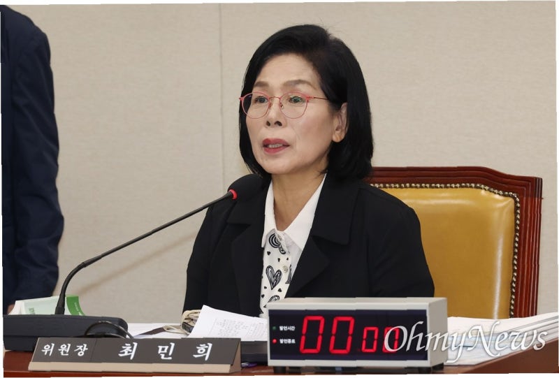 최민희 의원, 딸 결혼식 예식장 신청 논란… 박정훈 의원, 반박 증거 제시