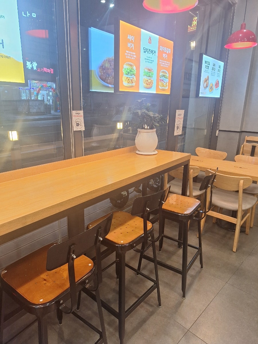 맘스터치 대구옥포점 사진 3