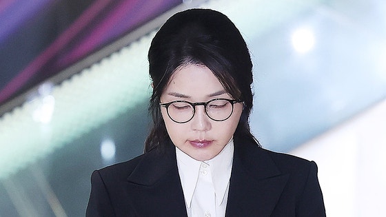 <b>김건희</b>특검 "<b>그라프 목걸이</b>·샤넬구두·샤넬백 압수"