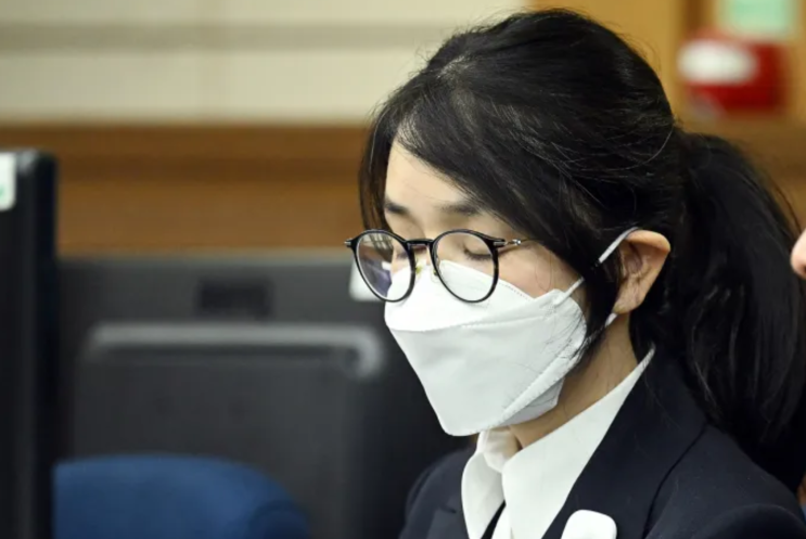 <b>특검</b>, 통일교가 <b>김건희</b> 여사에 준 ‘그라프 목걸이·<b>샤넬백</b>’... 