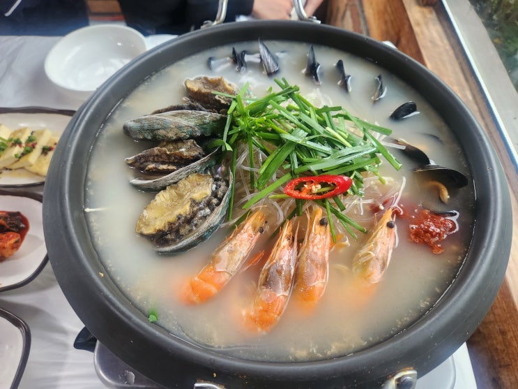  [강원 강릉] 동명해변 앞 순두부와 수제비 맛집 추천<큰기와집>