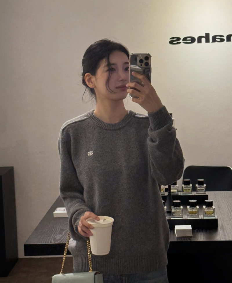 수지 인스타 옷 정보 셀린느 캐시미어 그레이 니트 코디
