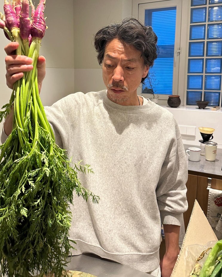 김C, 이혼 발표 하루 만에 열애 인정! 스타일리스트와의 달콤한 럽스타 논란