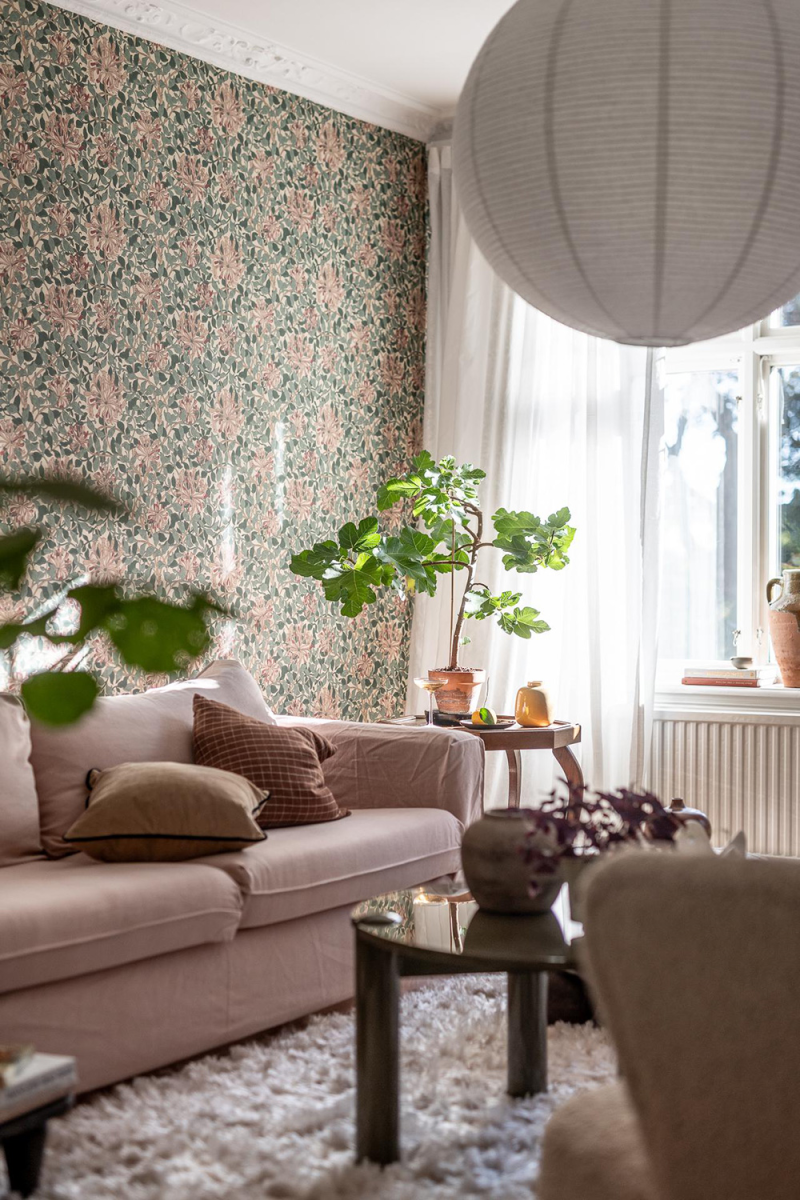 빈티지 꽃무늬 벽지의 마법! 랜선집들이 침실 방벽지 거실 포인트 벽지 인테리어 반전 매력 : 네이버 블로그, image size:800x1200