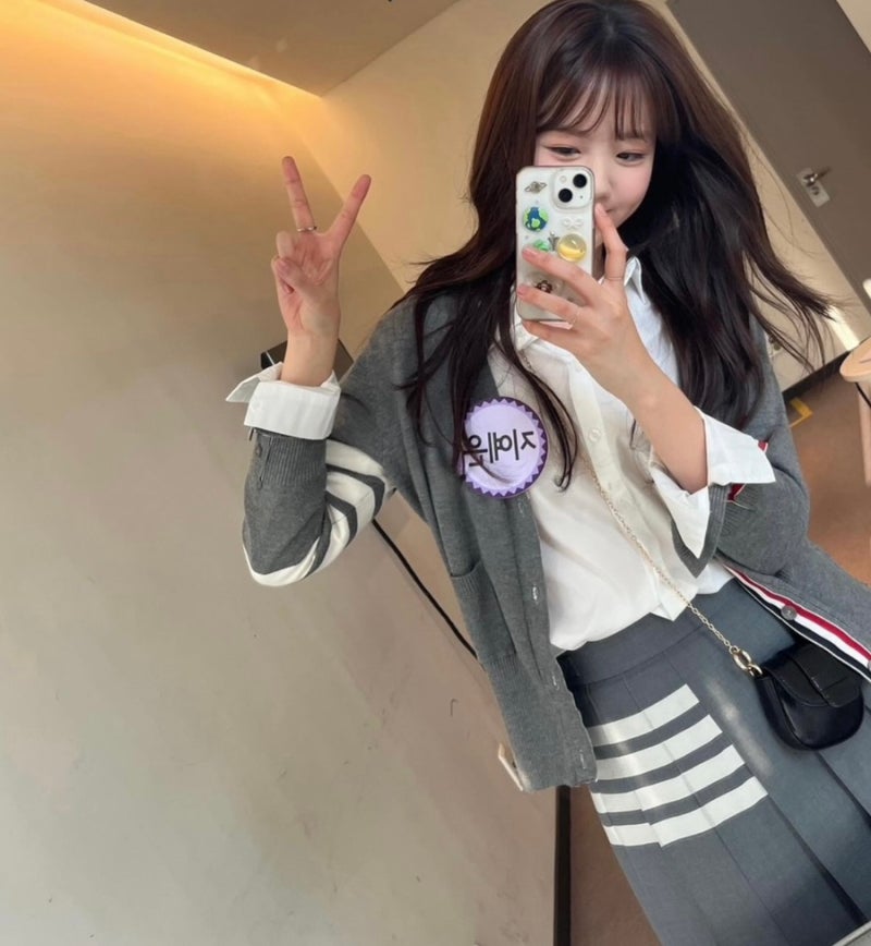 여자 연예인 톰브라운 자켓 가디건 코디 모음｜그레이 셋업 프레피룩 완성