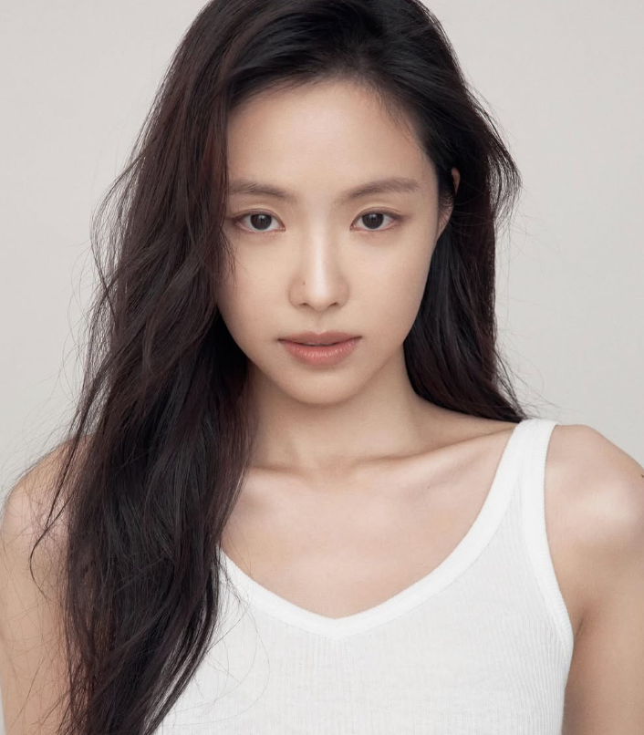 <b>손나은</b> 소지섭과 첫 호흡...'<b>김부장</b>' 합류 또 한번의 변신 예고